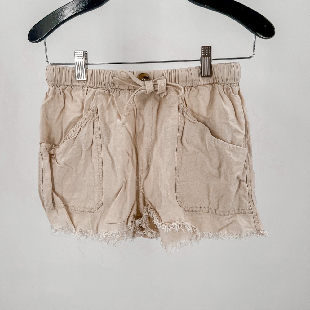 Dress Forum Women Ivory Shorts